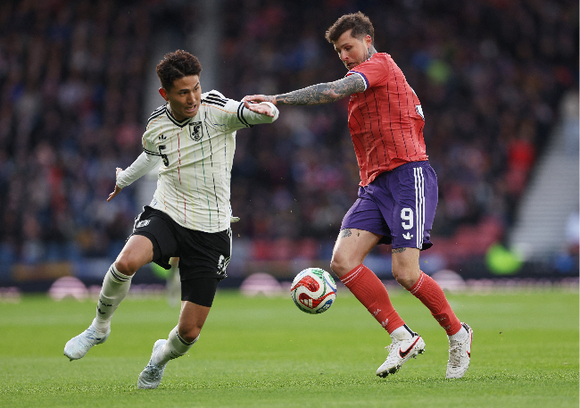 세리에A MVP도 쩔쩔…슈팅 8회 몰아치는 일본, 스코틀랜드와 0-0 균형 [전반 종료]