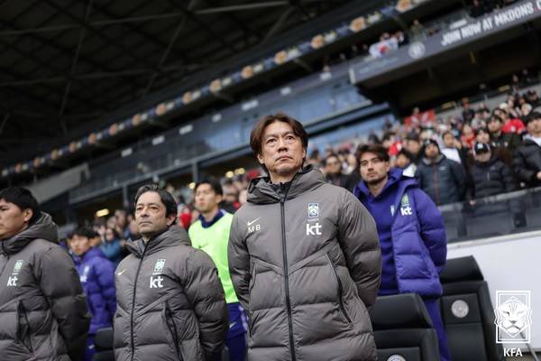 마음 급하다고 '마구잡이 축구' 하는 게 국가대표의 전술인가