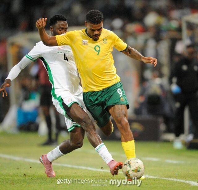 '김민재와 대결할 수준이 안 된다'…'월드컵 상대' 남아공 유일 EPL 공격수, 대표팀 감독이 혹평