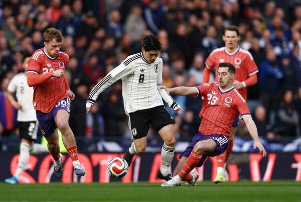 같은 FIFA랭킹 30위권 상대... 한국은 완패, 일본은 무실점 승리