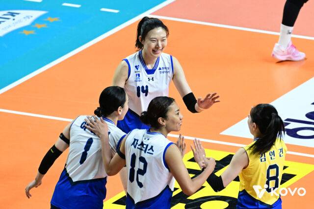 양효진과 뜨거운 눈물 흘린 현대건설, 적장도 “한국 최고의 선수로서 고생했다” [MD장충]