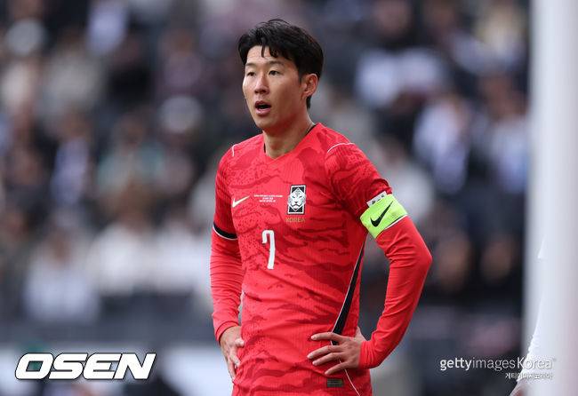 냉정하게 인정할 시간... 홍명보호의 스리백 6개월 준비는 모두 낭비였다