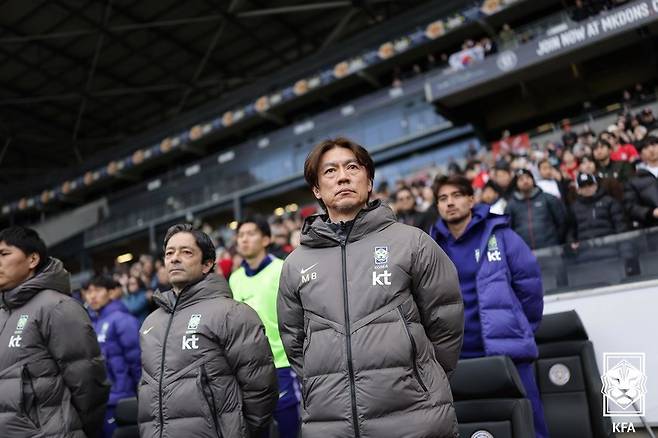 이건 축구가 아니라 재앙…뼈도 못 추린 ‘홍명보표 스리백’, 월드컵 코앞인데 코트디부아르전 0-4 완패