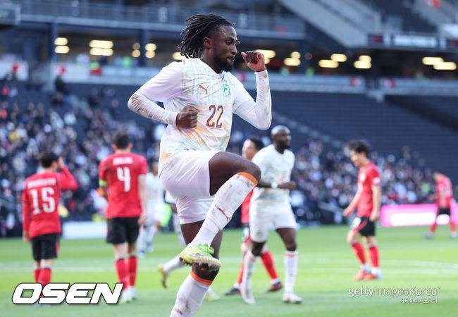 최악 패배에 고개 떨군 '주장' 손흥민,