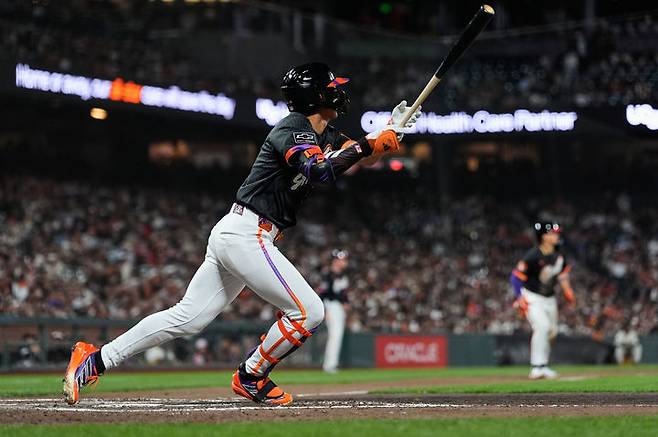 이정후, MLB 개막 3경기 만에 침묵 깼다…양키스전 2루타 쾅