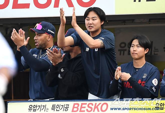 '25억 에이스도 격파' 도박 논란, 오히려 롯데 깨웠다 …