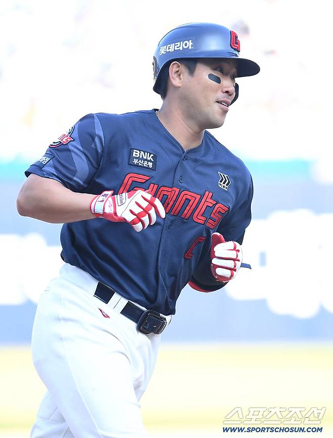 '25억 에이스도 격파' 도박 논란, 오히려 롯데 깨웠다 …