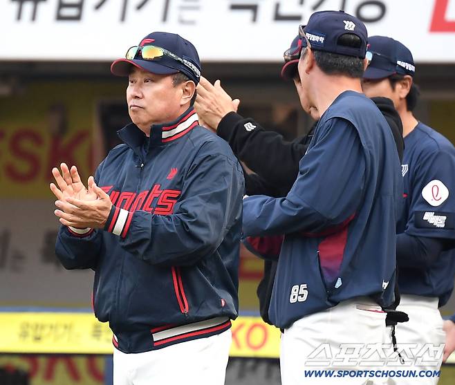 '25억 에이스도 격파' 도박 논란, 오히려 롯데 깨웠다 …