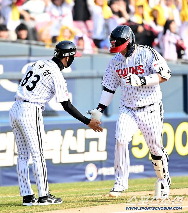 이게 '졌잘싸'다. 우승후보 다웠다. 11-3에서 필승조 다 끌어낸 LG파워[잠실 현장]