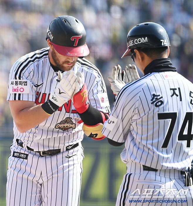 이게 '졌잘싸'다. 우승후보 다웠다. 11-3에서 필승조 다 끌어낸 LG파워[잠실 현장]