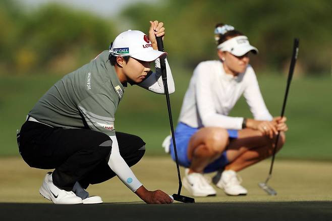 ‘하루 건너 또 11언더 61타’ 김효주, 2연승&2연패 보인다…포드 챔피언십 3R 4타차 선두