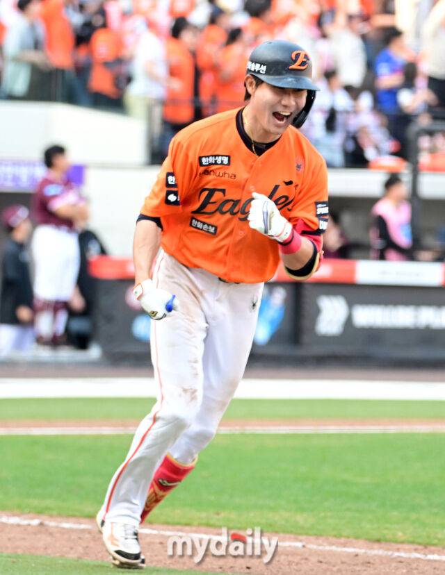 무명의 육성선수+9라운드 투수 대반전, 한화 끝내기 드라마 어떻게 완성됐나…김경문 홀딱 반했다