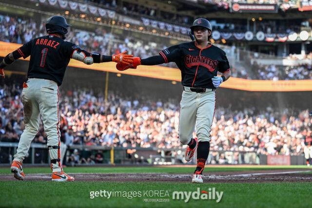이래서 1704억 안겼나, '143년 불명예' 바람의 손자가 막았다…점수 이렇게 귀했나, 천금 2루타→득점