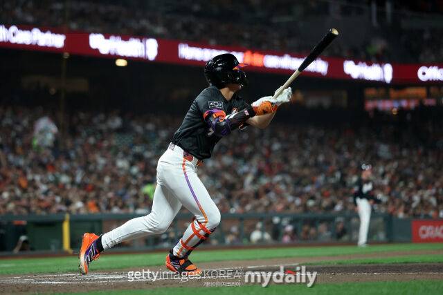 이래서 1704억 안겼나, '143년 불명예' 바람의 손자가 막았다…점수 이렇게 귀했나, 천금 2루타→득점