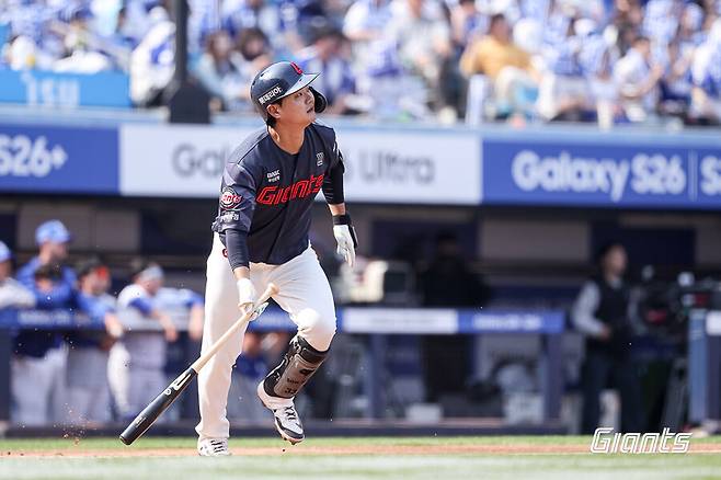 홈런-홈런-홈런-홈런! 거인들의 행보에 거침이 없다…롯데 6년 만에 개막시리즈 싹쓸이 [대구 게임노트]