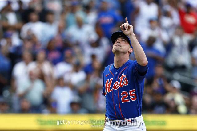 롯데 48승 좌승사자는 가늘고 길게 가는 ML 역수출 신화…38세에 126km 스위퍼 작렬 ‘이정후 잡으러 간다’