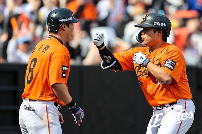 ‘개막 시리즈’에 21만 관중 열광…한화·롯데 웃고, LG·삼성 울었다