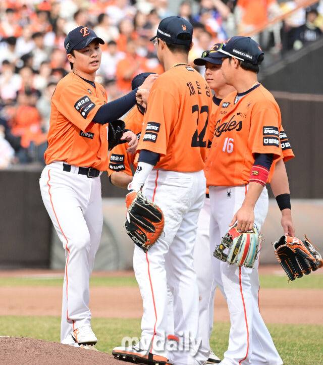 '한화 진짜 좋겠다' 1.5억에 대만 특급 좌완 품다니…韓 데뷔전 148km KKKKK 승리 투수 감격,