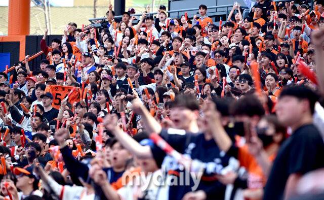 '한화 진짜 좋겠다' 1.5억에 대만 특급 좌완 품다니…韓 데뷔전 148km KKKKK 승리 투수 감격,