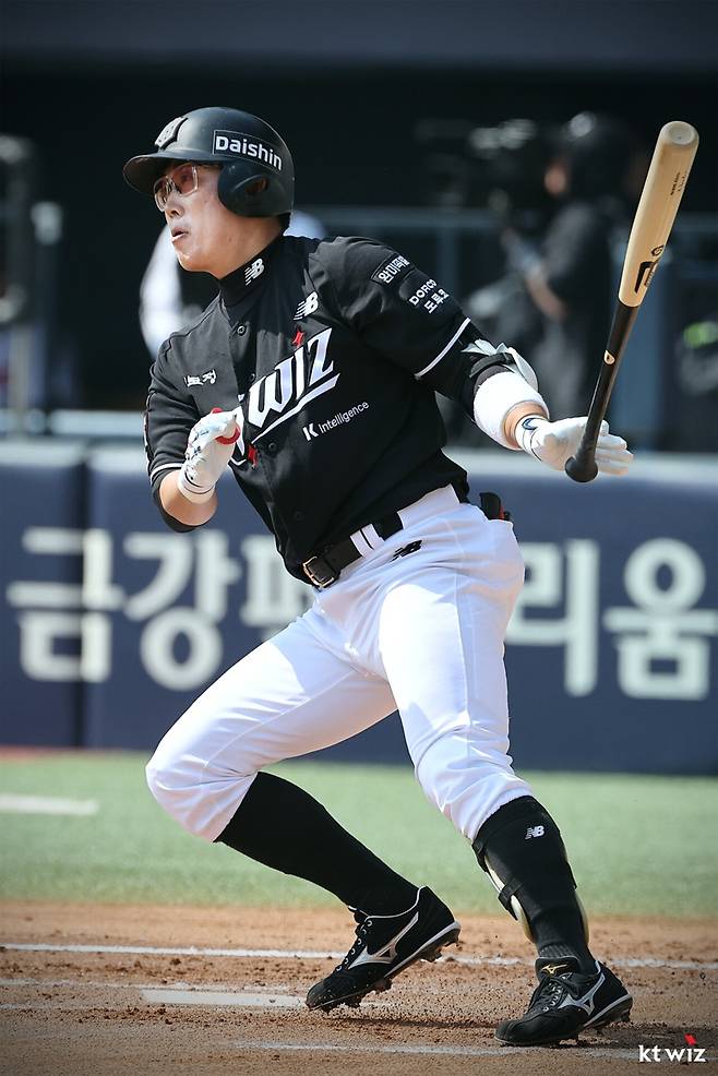 병살타 3개 치고 이긴 팀이 있다? 가능합니다, '타율 0.750' 허경민 있어서…공수 존재감 폭발