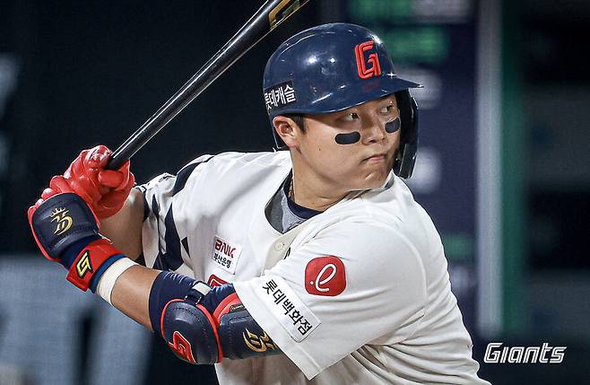 안타 쾅, 쾅 쾅! 돌아오자마자 불방망이…기지개 켠 한동희, 이제 복귀가 아른거린다