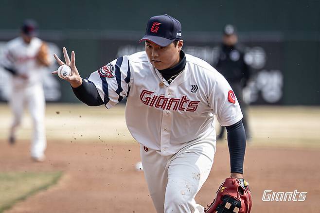 안타 쾅, 쾅 쾅! 돌아오자마자 불방망이…기지개 켠 한동희, 이제 복귀가 아른거린다
