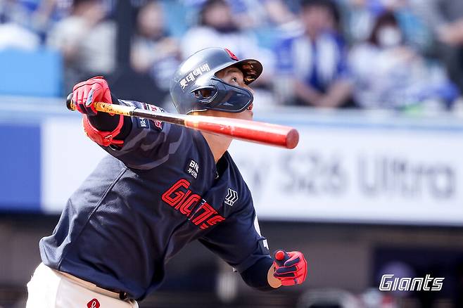 안타 쾅, 쾅 쾅! 돌아오자마자 불방망이…기지개 켠 한동희, 이제 복귀가 아른거린다