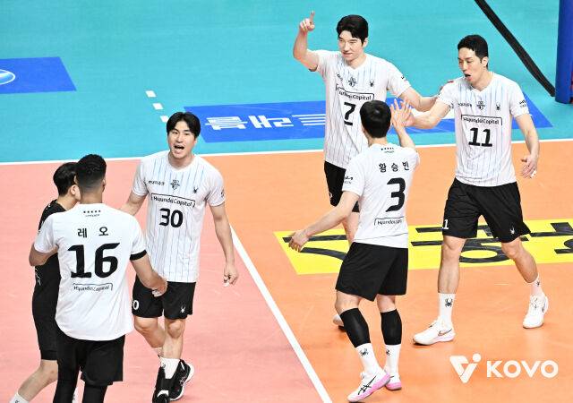 누구도 부인할 수 없다, 이번 시즌 최고의 명경기! 현대캐피탈, 기적의 연속 리버스 스윕으로 기적의 팀 제압 [MD장충]