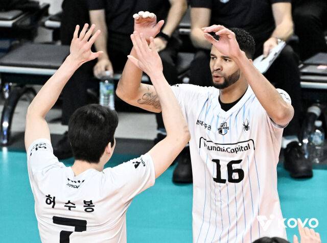 누구도 부인할 수 없다, 이번 시즌 최고의 명경기! 현대캐피탈, 기적의 연속 리버스 스윕으로 기적의 팀 제압 [MD장충]