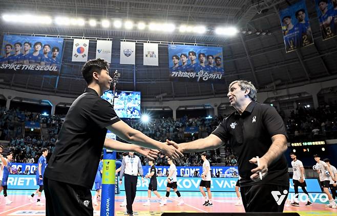 '또 리버스 스윕' 현대캐피탈 대역전 드라마, 우리카드 돌풍 잠재우고 챔프전 진출 [장충 현장리뷰]