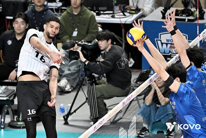 '또 리버스 스윕' 현대캐피탈 대역전 드라마, 우리카드 돌풍 잠재우고 챔프전 진출 [장충 현장리뷰]