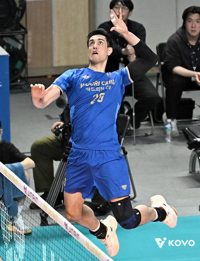 '또 리버스 스윕' 현대캐피탈 대역전 드라마, 우리카드 돌풍 잠재우고 챔프전 진출 [장충 현장리뷰]