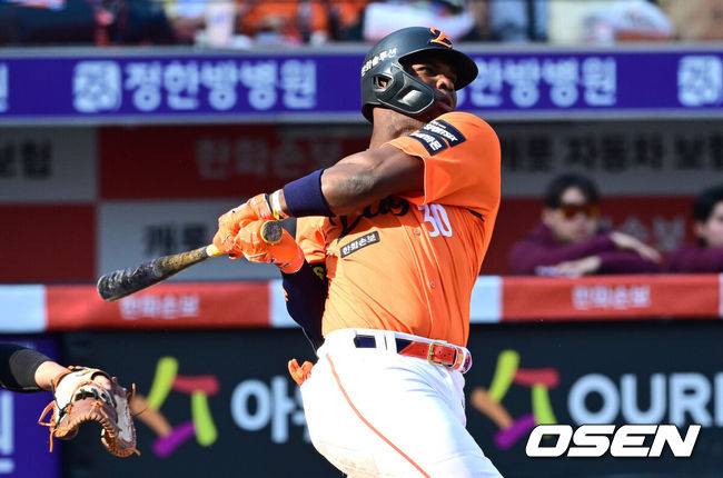 '2G 연속 안타-안타-안타' 돌아온 외인 미친 존재감…다시 데려온 이유 있네, 한화 타선 '화룡점정'