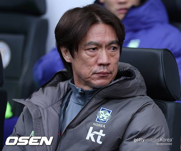 ‘수비는 김민재 혼자 하나?’ 홍명보 감독의 스리백 처절한 실패…그래도 고집 꺾지 않나