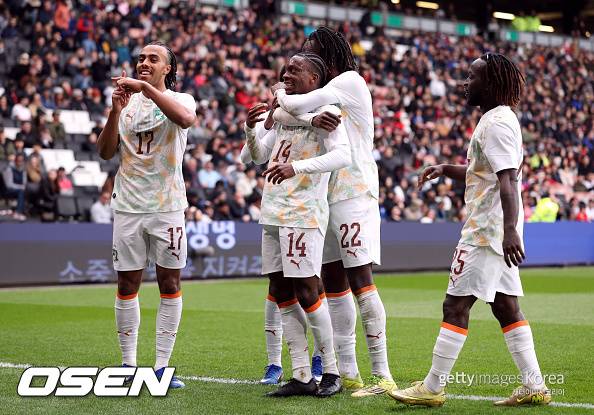 ‘수비는 김민재 혼자 하나?’ 홍명보 감독의 스리백 처절한 실패…그래도 고집 꺾지 않나