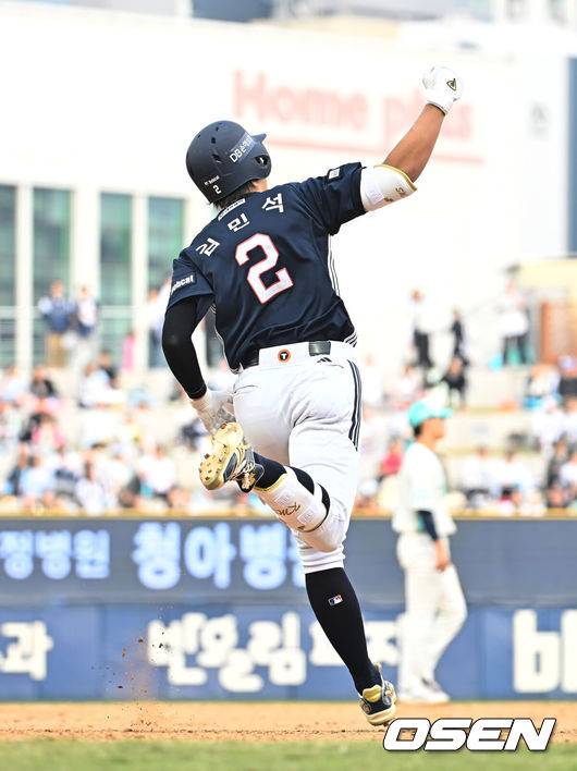 롯데서 안 데려왔으면 어쩔 뻔…조성환→김원형 첫 승까지 선물, 극적 스리런포 어떻게 가능했나 “박찬호 형 미팅 덕분”