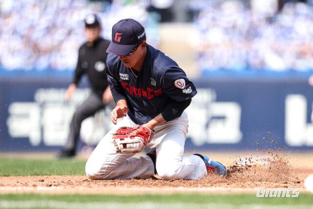 스위퍼만 38구 정말 '와이스' 느낌있네, 롯데 '2선발' 첫 등판 어땠나…