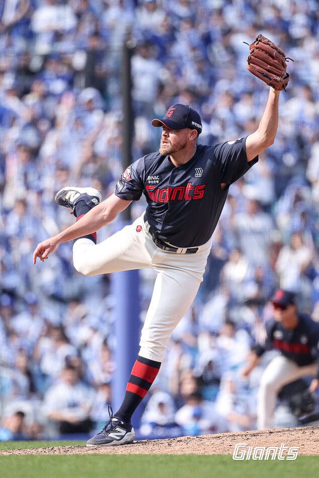 스위퍼만 38구 정말 '와이스' 느낌있네, 롯데 '2선발' 첫 등판 어땠나…