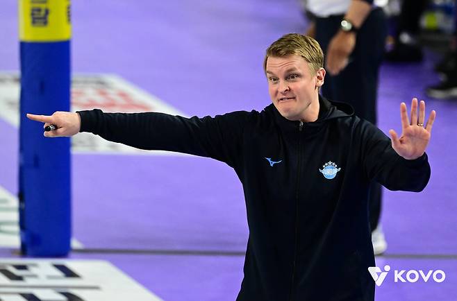 男배구 ‘꼴찌’ 삼성화재, 신임 감독에 대한항공 3연패 이끈 틸리카이넨