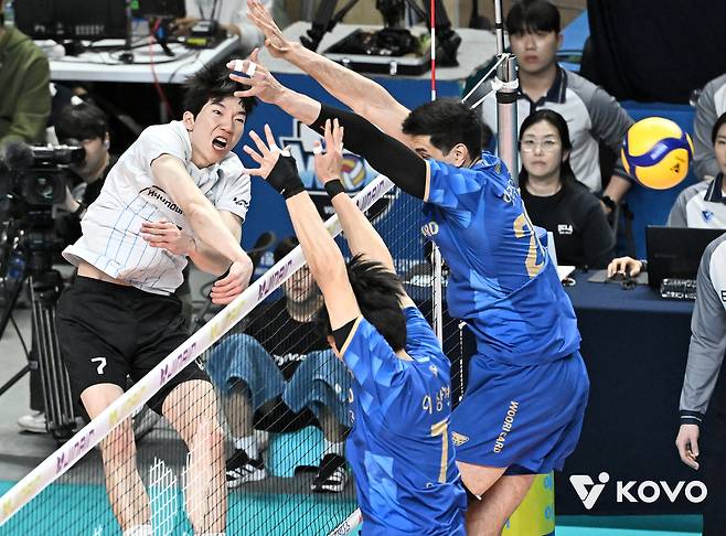 “도대체 얼마 줘야해?” 실시간으로 몸값 오르고 있는 현대캐피탈 에이스 허수봉 “지석이형이 NO.1 자리 다시 뺏는다고요? 지키겠습니다” [남정훈의 오버 더 네트]