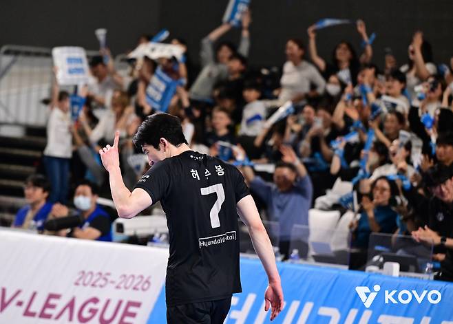 “도대체 얼마 줘야해?” 실시간으로 몸값 오르고 있는 현대캐피탈 에이스 허수봉 “지석이형이 NO.1 자리 다시 뺏는다고요? 지키겠습니다” [남정훈의 오버 더 네트]