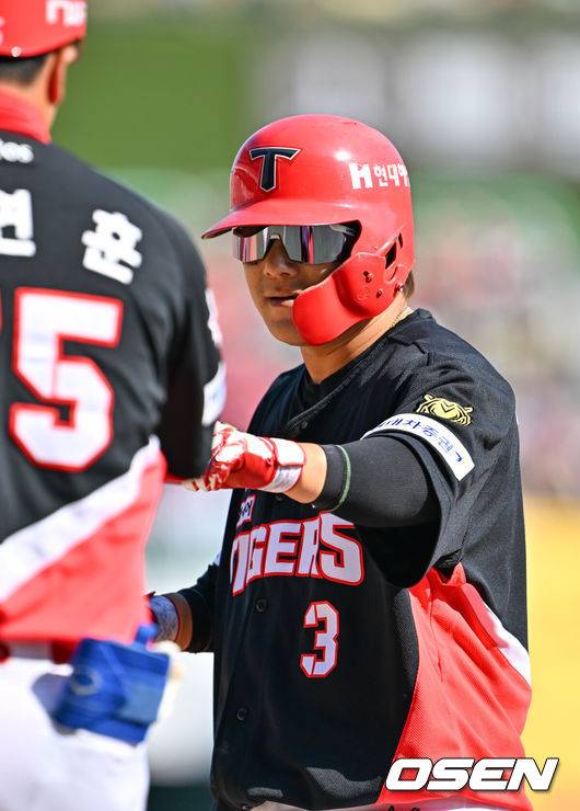 개막 2연패에도 빛난 37세 베테랑, 체중감량 효과 확실하네…뜨거운 방망이에 호수비 퍼레이드 “인생경기 했다”