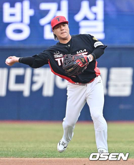 개막 2연패에도 빛난 37세 베테랑, 체중감량 효과 확실하네…뜨거운 방망이에 호수비 퍼레이드 “인생경기 했다”