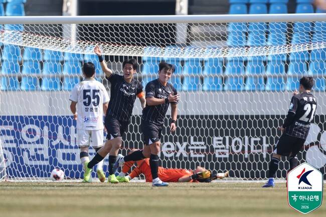 [k2.live] '이마 찢어지고 응급실행' 박상혁, 뇌진탕은 지켜보는 중...얇은 선수단에 성남은 깊은 고심