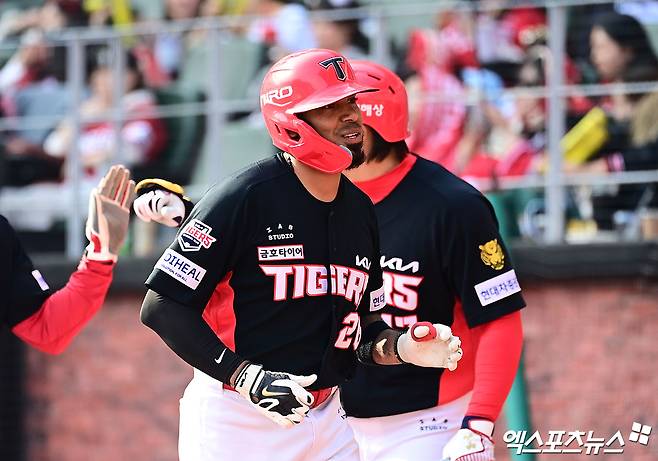 '35홈런 외인 재계약 포기' KIA 선택 옳았나…'2G 타율 0.556' 카스트로, 개막 2연전부터 존재감 뽐냈다 [인천 현장]