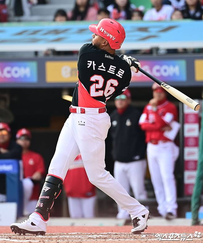 '35홈런 외인 재계약 포기' KIA 선택 옳았나…'2G 타율 0.556' 카스트로, 개막 2연전부터 존재감 뽐냈다 [인천 현장]