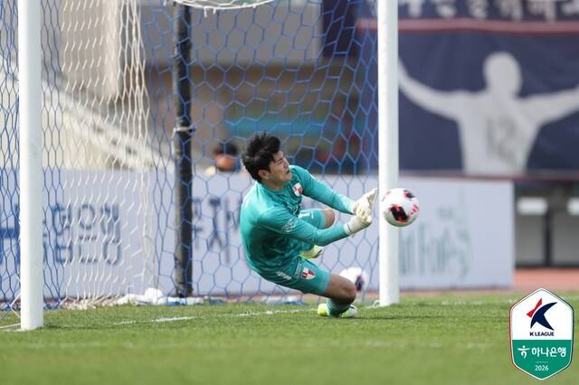 [BE.현장] 조성환 감독의 강력한 '연장 계약 요청', 부산의 '수호신' 구상민의 반응은?