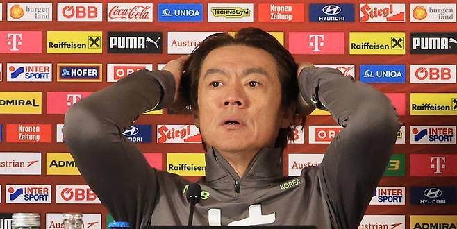 ‘스리백+흥민·강인 선발 예고’ 홍명보 “완벽하게 회복 못 했지만 잘 준비할 것”…오스트리아 평가엔 “빠르고 조직적” [SS 빈 현장 일문일답]