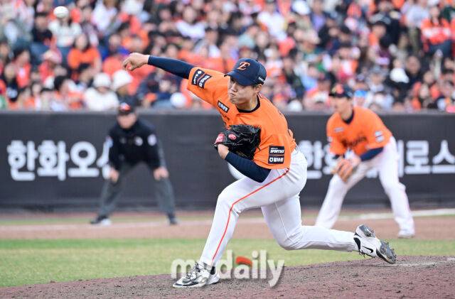 '이런 반전이' 한화 9라운드 지명 때 상상했나, 156km 비밀병기 등장이 왜 이리 반갑나…