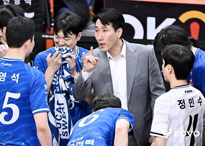 프로배구 새 감독 선임 본격화…우리카드는 박철우 승격 '유력'
